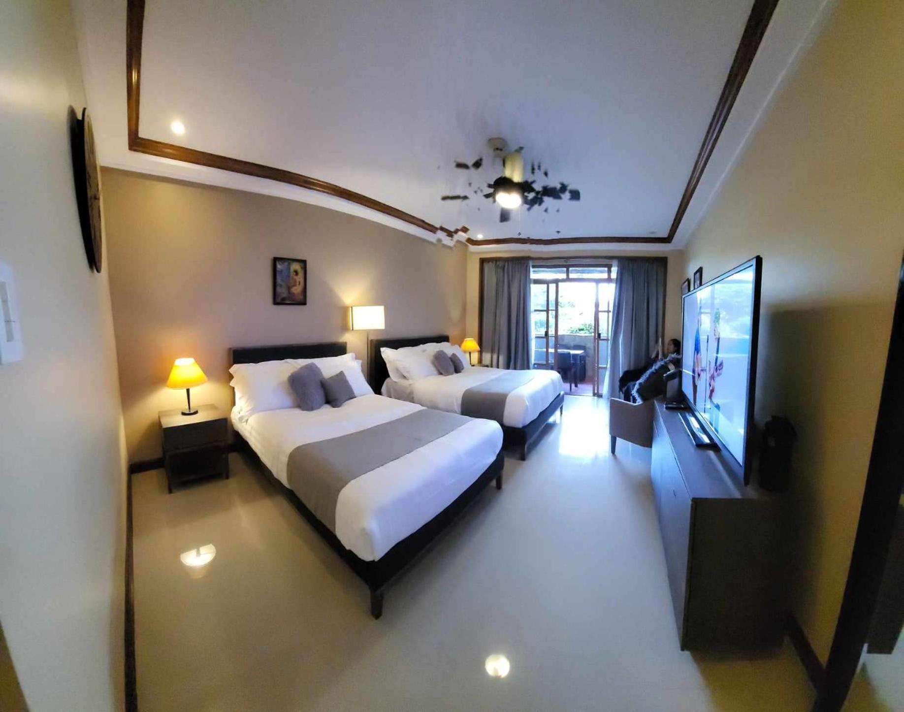 Charming Garden View,Privately Owned Deluxe Room At The Manor By Mist And Pine Baguio City Exterior foto